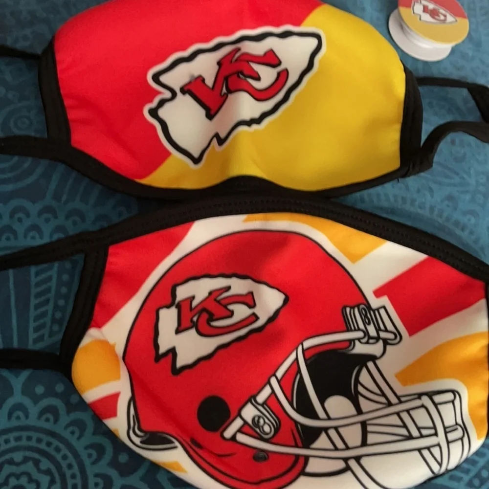 6/$20 New Set/2 KC Chiefs face mask w pop socket